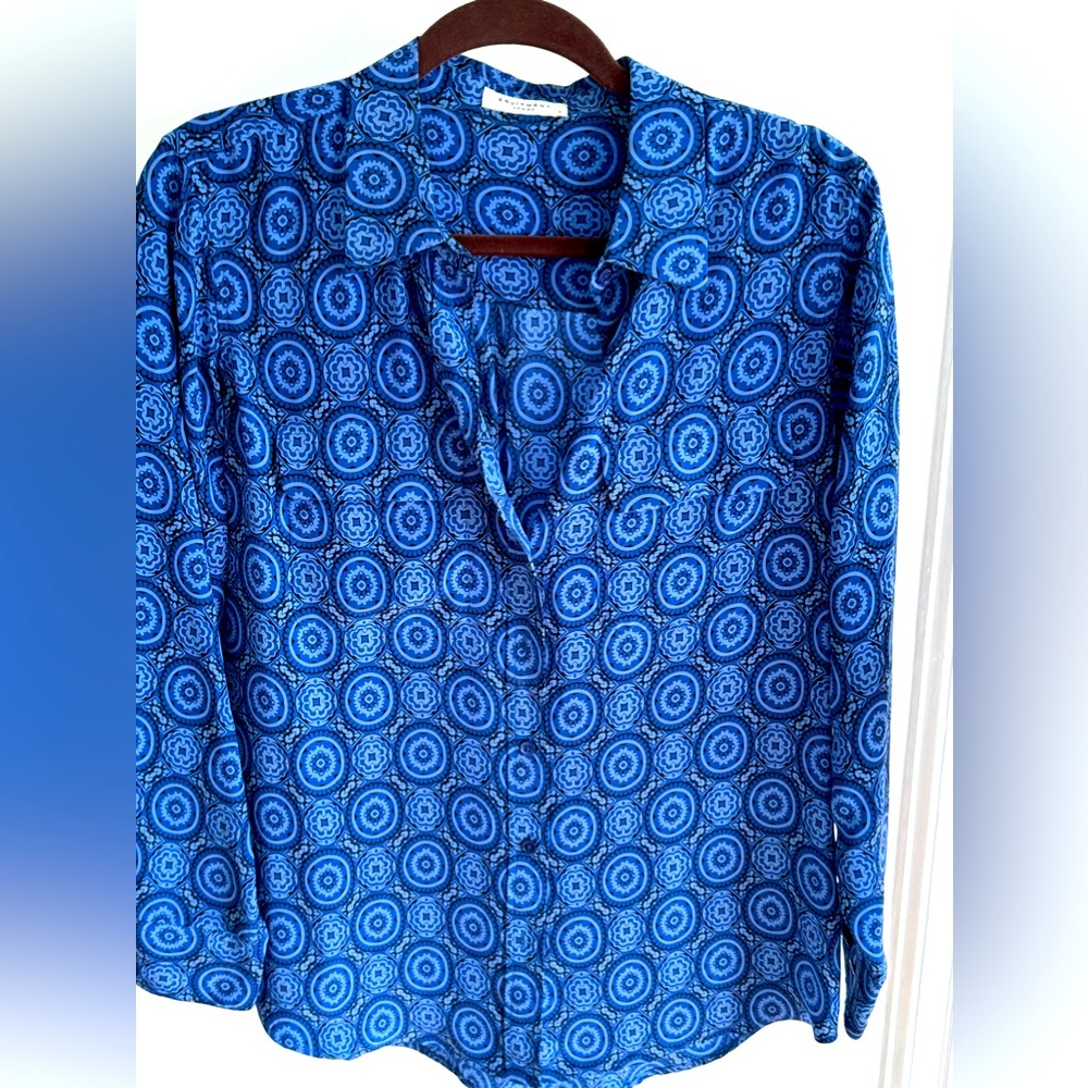 Equipment button front blue circles long sleeve blouse. Silk.